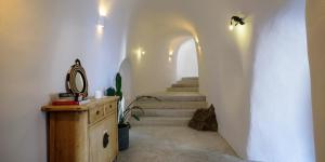 Iliolousto Luxury Cave Villa