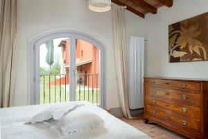 Converted Barn With Sunset Views In Tuscany