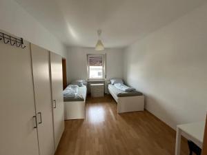 BJM Monteur House - für 15 Personen, Oberursel-Bommersheim