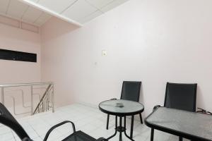 RedDoorz at Terus Manis Suryakencana