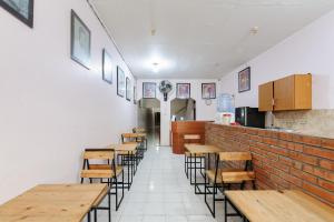 RedDoorz at Terus Manis Suryakencana