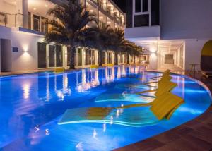 Beachfront Suite Escape