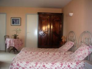 B&B / Chambres d'hotes La Poiriere : Chambre Triple