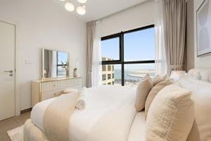 FIRST CLASS 1BR Stylish Escape w Private Beach