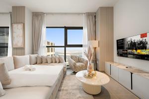 FIRST CLASS 1BR Stylish Escape w Private Beach