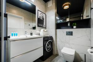 Tobaco Park II Modern Apartment by BookingHost