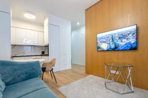 19-408 Central Park, John McCain 7, Kyiv centre, panoramic city view, 15 kW backup power, Petrovdom Apartment