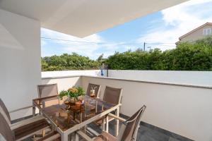 Premium Apartment Obatnice with Pool