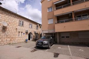 Apartments Ezra