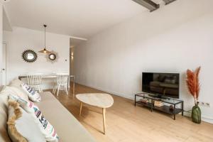 New! Modern Apartment with Terrace - Barcelona City Center - 2BR