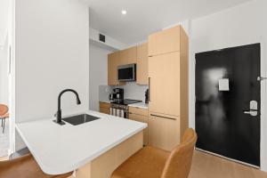 19-6D 2br1bath Private outdoor - East Village
