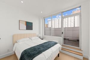 19-6D 2br1bath Private outdoor - East Village