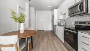 Landing Chic 1BD Pool Gym