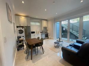 Guest Bedrooms in Vancouver West
