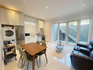 Guest Bedrooms in Vancouver West