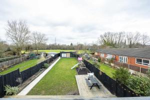 Stunning Family Home with Hot tub in Worsley