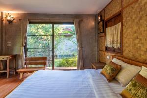 Lion Cafe Resort