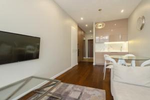 20-277 Central Park, John McCain 7, Kyiv centre, fantastic city view, 15 kW backup power, Petrovdom Apartment
