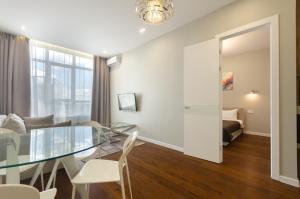 20-277 Central Park, John McCain 7, Kyiv centre, fantastic city view, 15 kW backup power, Petrovdom Apartment