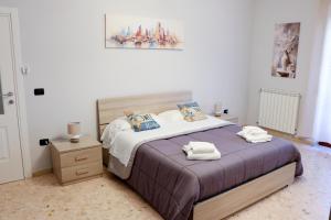 Rosas House - Spacious Apt in the Center with Balcony