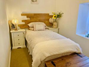 Rustic Charm Retreat in Londonderry Countryside