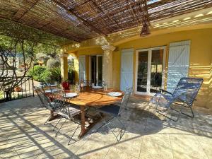 Villa SYLVA pour 8 personnes avec piscine privée, au cœur du Domaine de Valcros La Londe-les-Maures