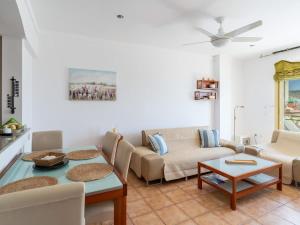 3 bedroom apartment with sea view