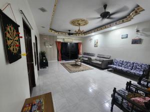 Raintown RR Homestay