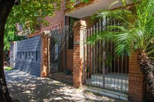 Great 2BR Apt with POOL BBQ and Free Parking