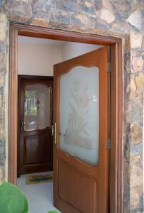 Great 2BR Apt with POOL BBQ and Free Parking