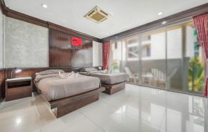 EBS Hostel Phuket, Kata Beach