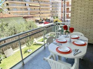 APARTBEACH CHLOE CON GRAN TERRAZA JUNTO PLAYA
