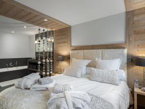 Chalet de luxe avec piscine et spa à Courchevel - FR-1-568-6