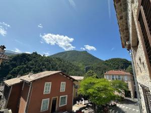 Studio 3 personnes maximum avec 1 grand lit et un couchage 1 place entièrement rénové dans un joli village au cour de la nature