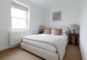 Bright Chelsea apt & sun terrace