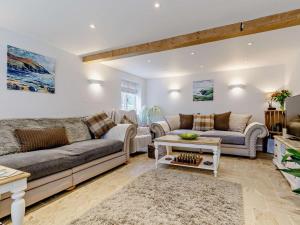 3 Bed in Whitchurch oc-73192