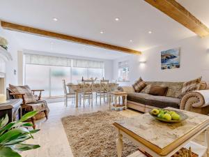 3 Bed in Whitchurch oc-73192