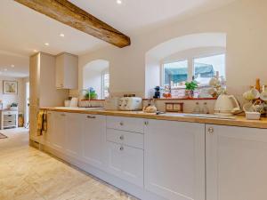 3 Bed in Whitchurch oc-73192