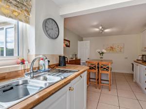 3 Bed in Bakewell oc-95419