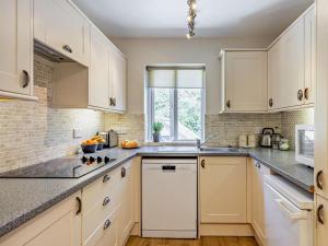 3 Bed in Aberdyfi oc-dy036