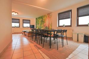 Ferienwohnung mit TV, Küche und Terasse nahe Kassel OG