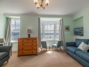 4 Bed in Aberdyfi oc-dy038