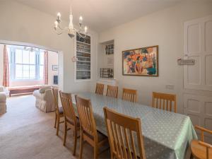 4 Bed in Aberdyfi oc-dy038