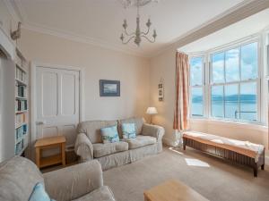 4 Bed in Aberdyfi oc-dy038