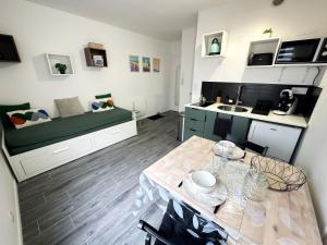 Studio équipé pour 2 personnes port olonna