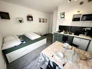 Studio équipé pour 2 personnes port olonna