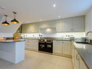 3 Bed in Llwyngwril oc-75025