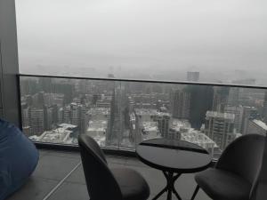 24-166 Taryan Towers, Ioanna Pavla 2, Kyiv centre, stunning city view, 15 kW backup power, spacious Petrovdom Apartment