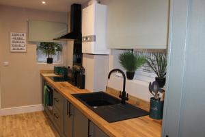 Blackburn Retreat Hot Tub Couples Retreat