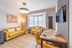 Modern 2 En-Suite Bedrooms Worcester, Free Parking